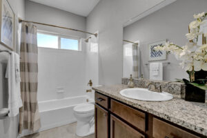 4458 Light View Colorado Springs CO 80907 USA-025-016-Bathroom-MLS_Size