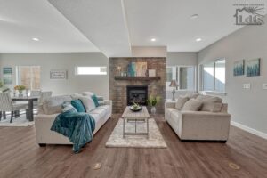 145 Terrace Dr Colorado-large-008-004-Living Room-1500x1000-72dpi